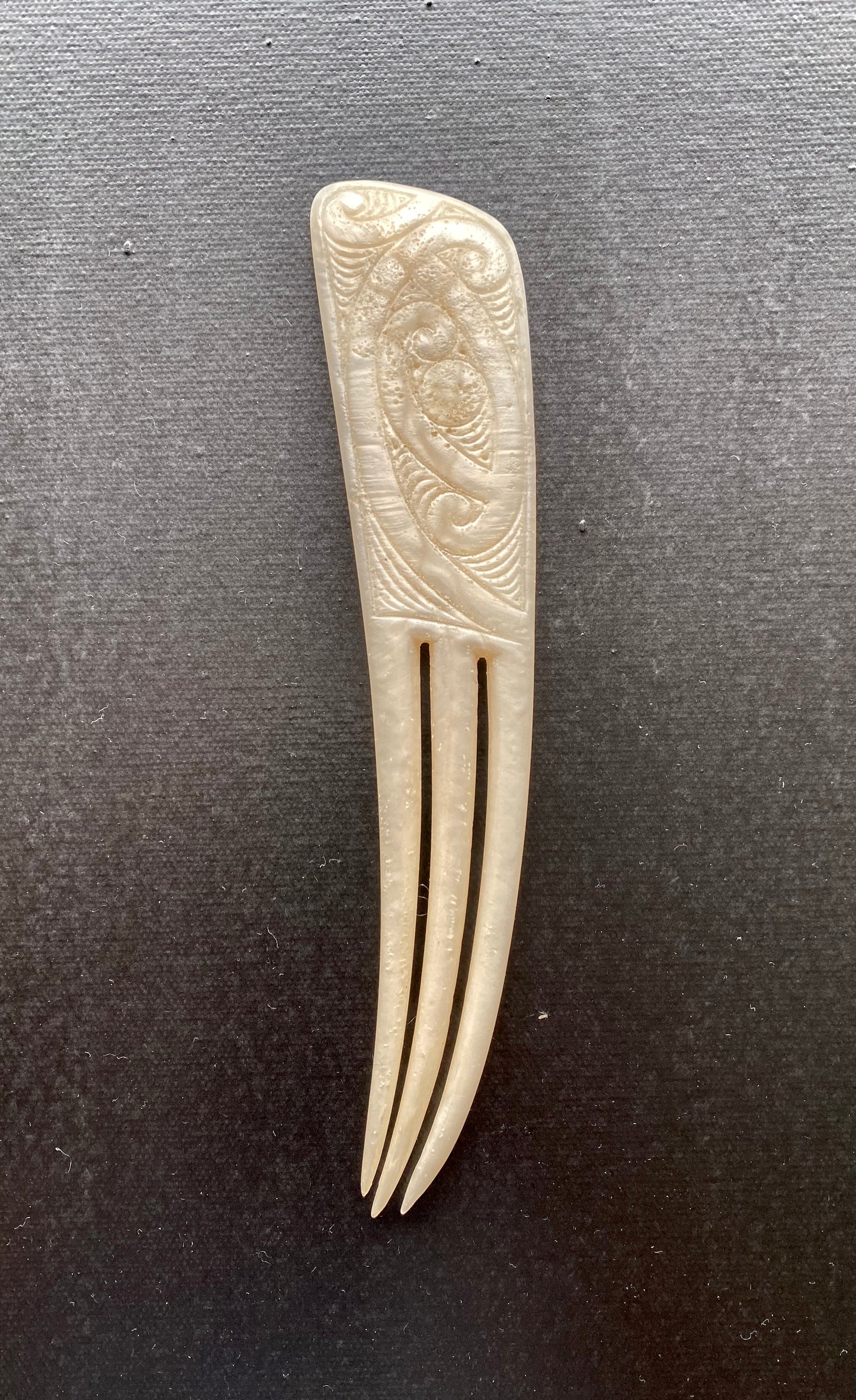 HERU WHITE (Comb)